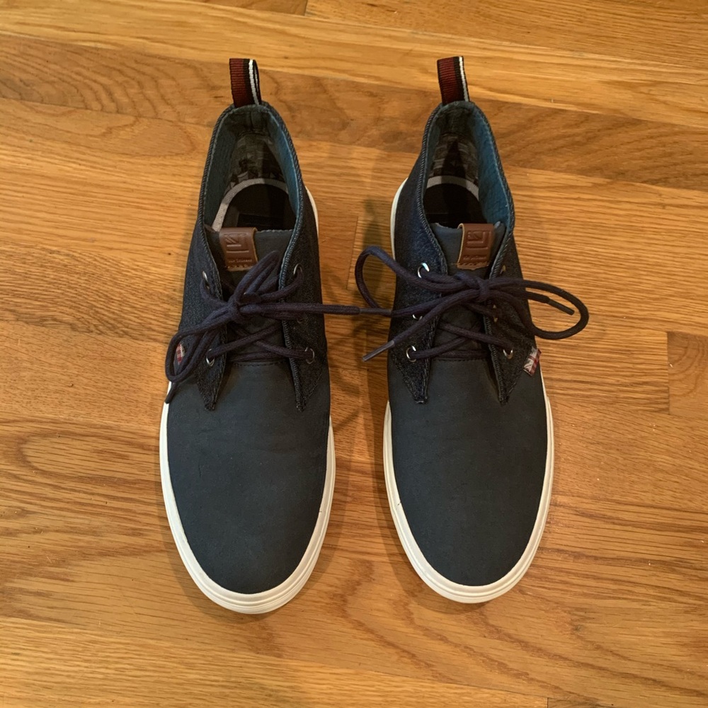 Ben Sherman Chukka Boots tone on tone Blue.